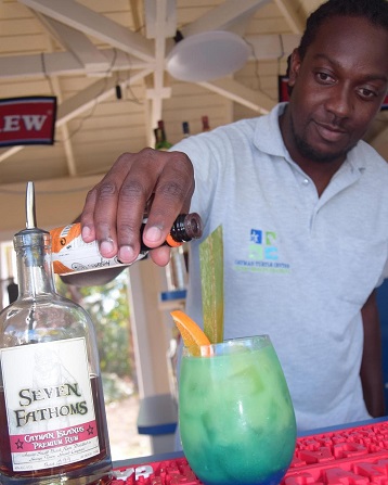Schooner’s Master Mixologist represents CTC in Taste of Cayman cocktail competition